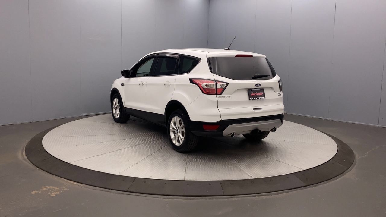 Used 2017 Ford Escape SE AWD/4WD image 3