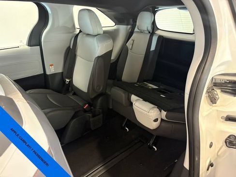 Used 2023 Toyota Sienna XSE w/ XSE Plus Package FWD image 22