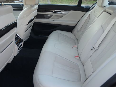 Used 2016 BMW 740i RWD image 15