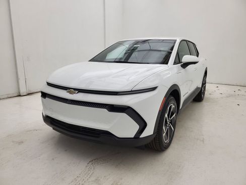 New 2026 Chevrolet Equinox EV LT image 17