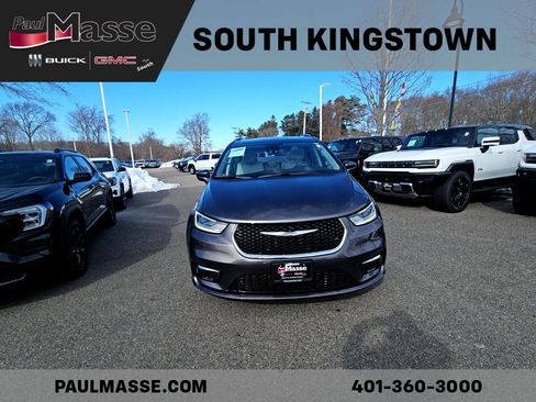 Used 2021 Chrysler Pacifica Touring-L w/ Uconnect Theater Family Group image 20