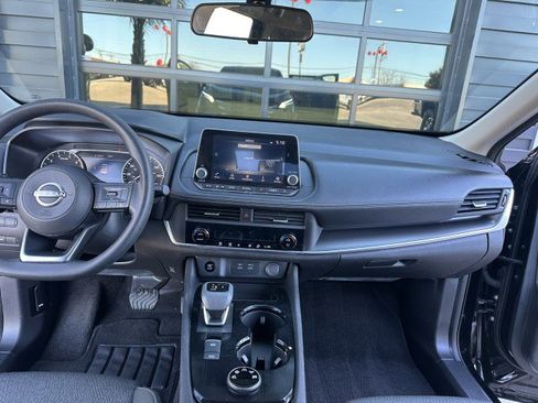 Used 2024 Nissan Rogue SV image 17