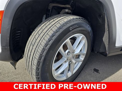 Used 2023 Jeep Grand Cherokee Laredo image 33