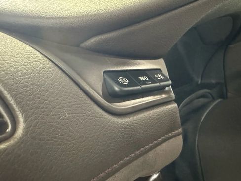 Used 2015 Cadillac Escalade Luxury image 28