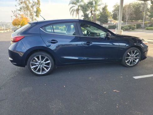 Used 2018 MAZDA MAZDA3 Touring image 5
