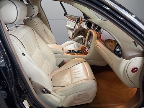 Used 2005 Jaguar XJ8 RWD image 17