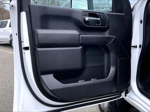 Used 2024 Chevrolet Silverado 2500 Custom w/ Custom Convenience Package image 9