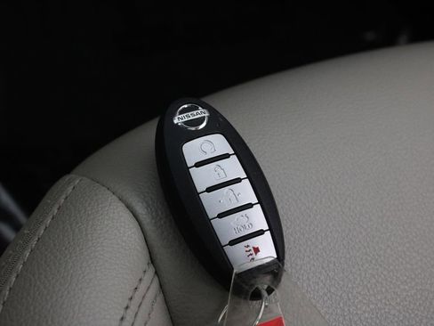 Certified 2020 Nissan Altima 2.0 Platinum FWD image 32