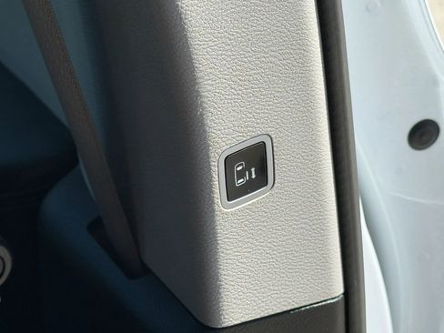 Used 2017 Chrysler Pacifica Touring-L FWD image 25