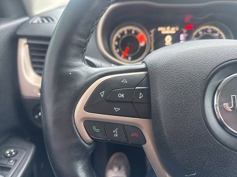 Used 2016 Jeep Cherokee Latitude w/ Cold Weather Group image 18