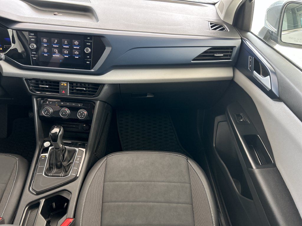 Certified 2023 Volkswagen Taos SE FWD image 35
