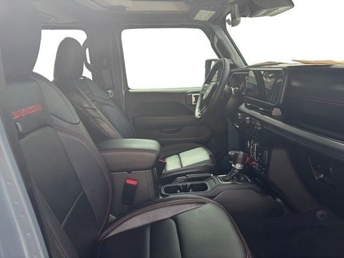 Used 2025 Jeep Wrangler Unlimited Rubicon image 17