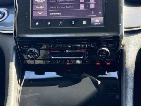 Used 2022 Jeep Grand Cherokee L Laredo image 27