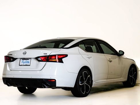 Used 2024 Nissan Altima 2.5 SR FWD image 6