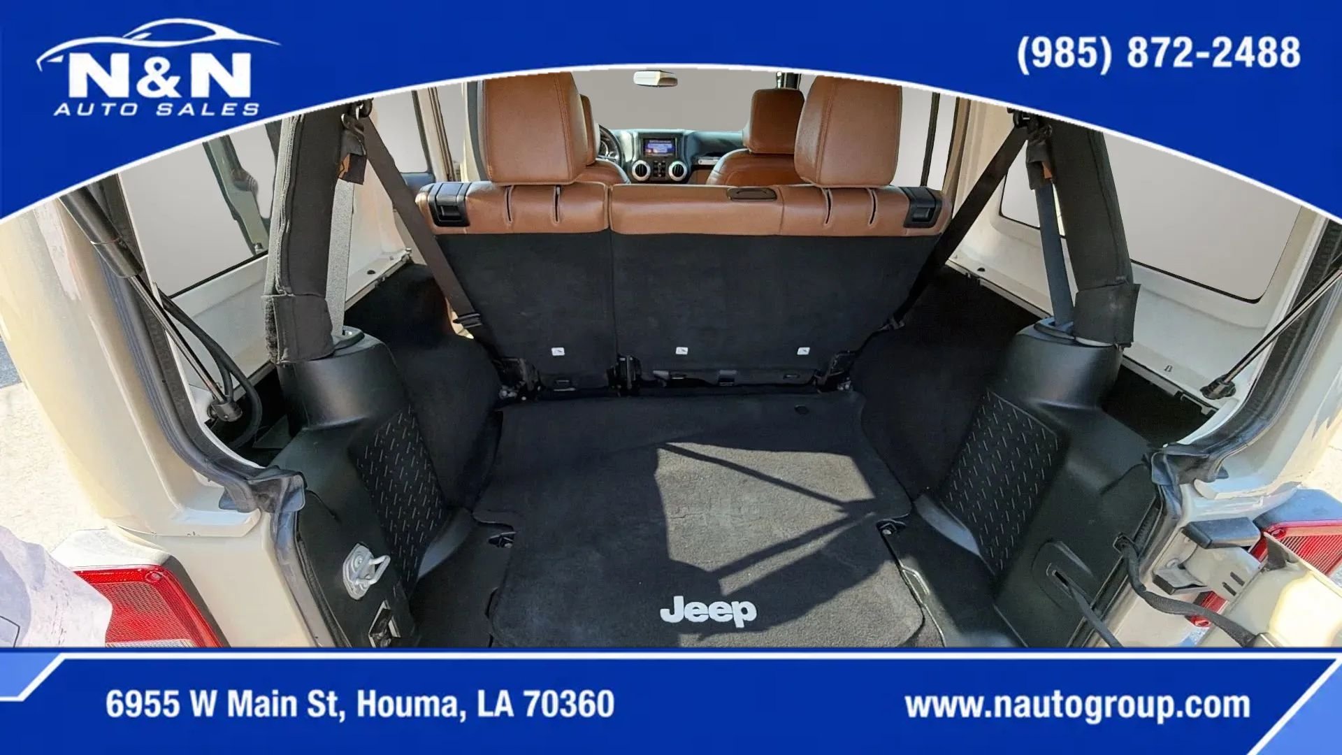 Used 2017 Jeep Wrangler Unlimited Sahara w/ Connectivity Group AWD/4WD image 18