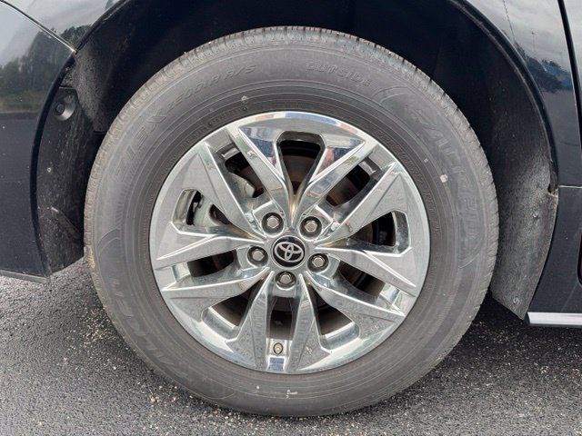 Certified 2025 Toyota Sienna LE w/ LE Plus Package AWD/4WD image 9