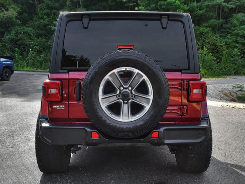 Used 2021 Jeep Wrangler Unlimited Sahara AWD/4WD image 7