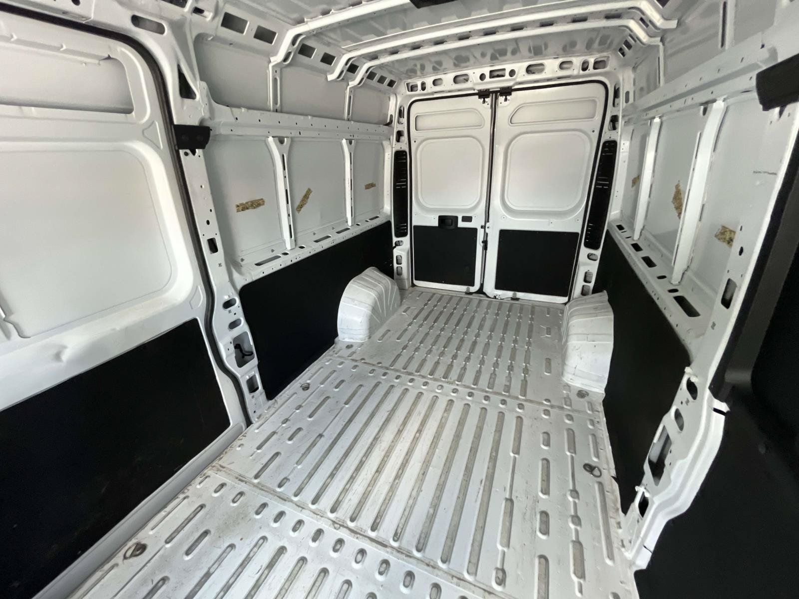 Used 2025 RAM ProMaster 2500 w/ Convenience Group FWD image 17