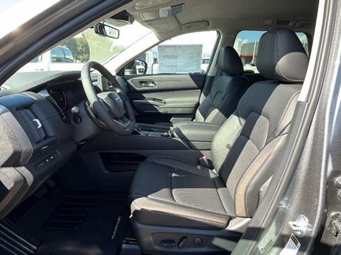 New 2026 Nissan Pathfinder SL image 32