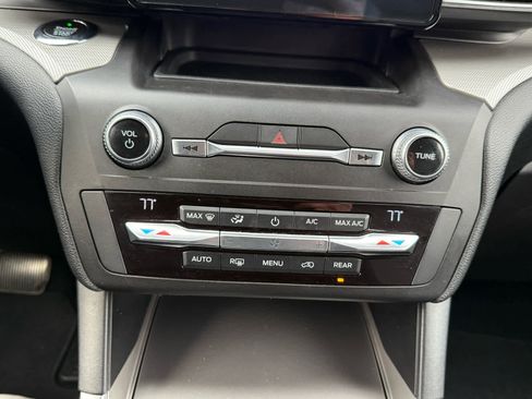 Used 2020 Ford Explorer XLT w/ Equipment Group 202A image 22