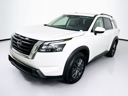 Used 2024 Nissan Pathfinder SV AWD/4WD image 3
