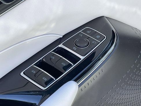 New 2025 Cadillac Lyriq Luxury image 17