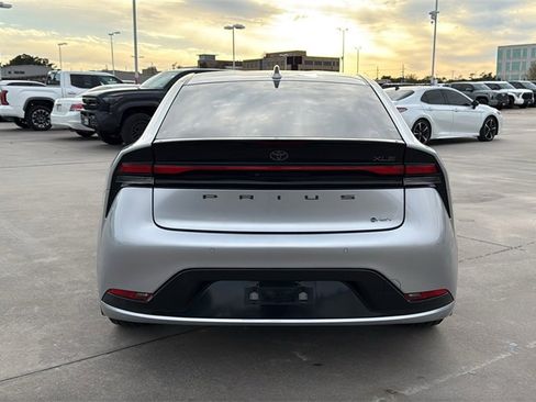 Used 2023 Toyota Prius XLE image 6
