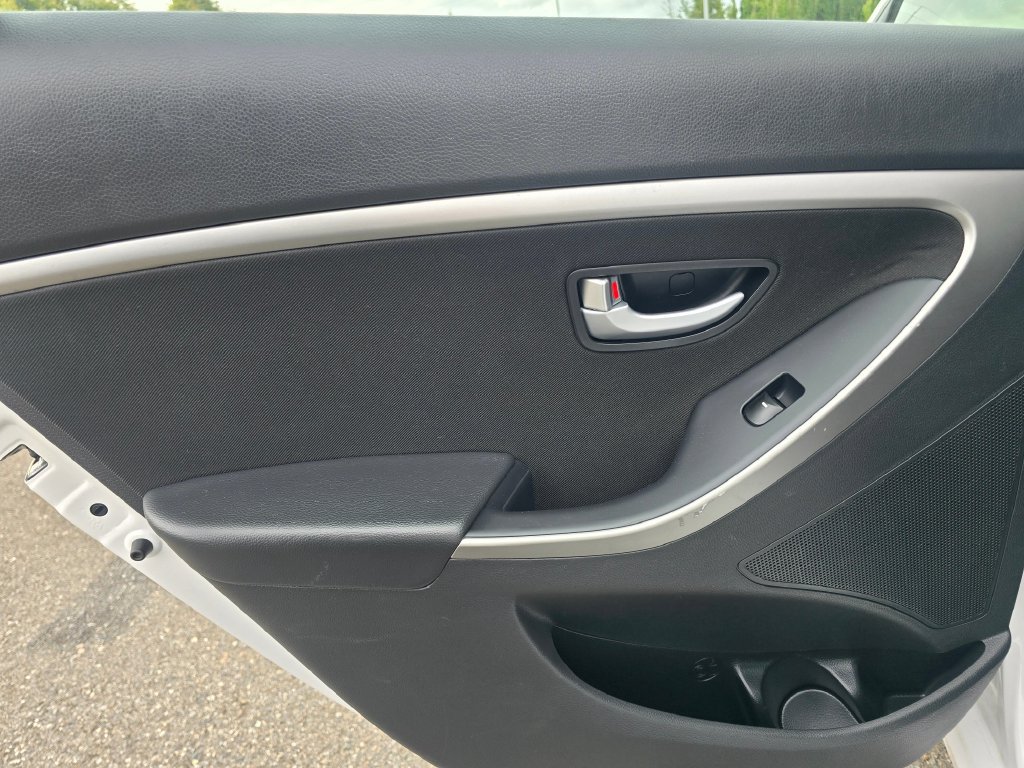 Used 2013 Hyundai Elantra GT w/ Touch & Go Pkg FWD image 14