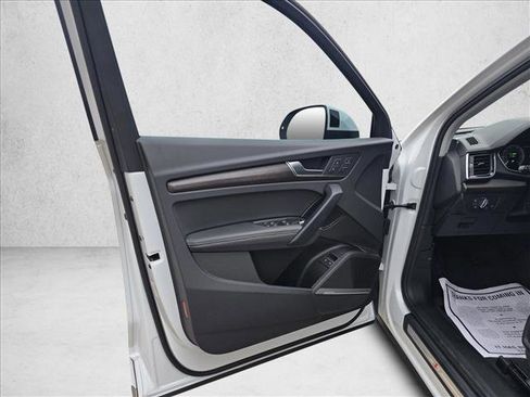 Certified 2025 Audi Q5 e Premium Plus AWD/4WD image 12