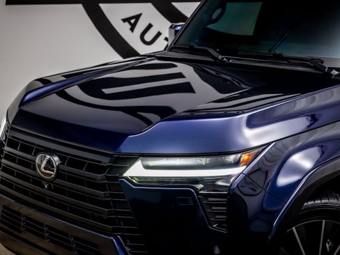 Used 2024 Lexus GX 550 w/ Cold Area Package AWD/4WD image 19