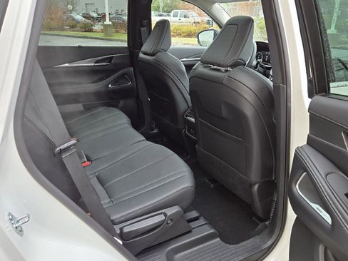 Used 2025 INFINITI QX60 Luxe w/ Vision Package image 18