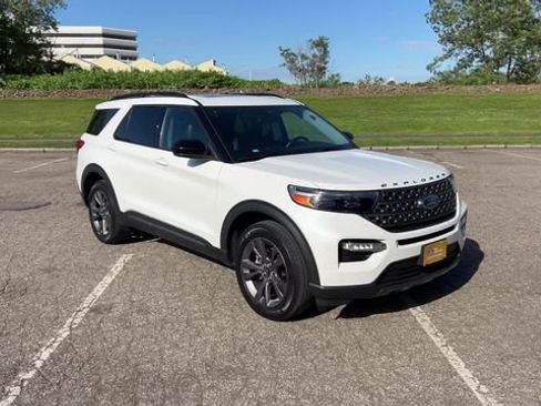 Used 2023 Ford Explorer XLT w/ Equipment Group 202A AWD/4WD image 49