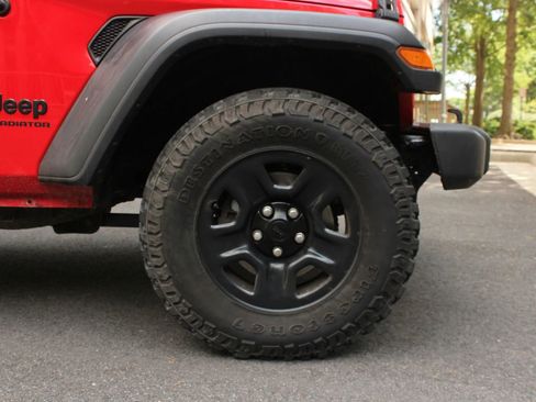 Used 2020 Jeep Gladiator Sport AWD/4WD image 4