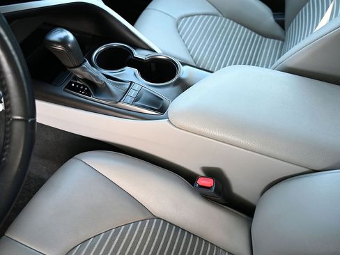 Used 2023 Toyota Camry SE image 22