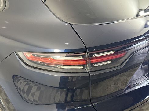 Used 2023 Porsche Cayenne image 35