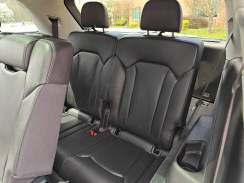Used 2017 Audi Q7 3.0T Prestige w/ Prestige Package image 8