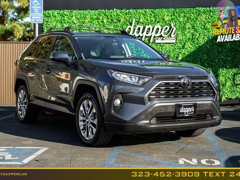 Used 2021 Toyota RAV4 XLE Premium image 3