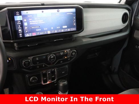 Used 2024 Jeep Gladiator Sport image 15