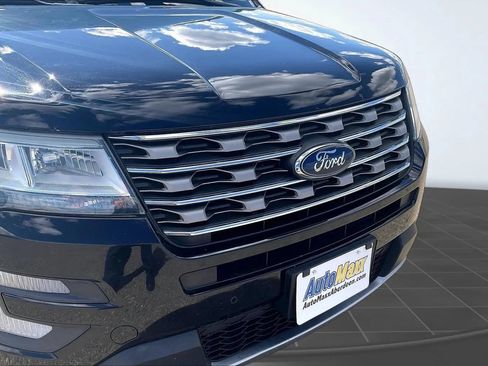Used 2016 Ford Explorer XLT w/ Equipment Group 202A AWD/4WD image 38