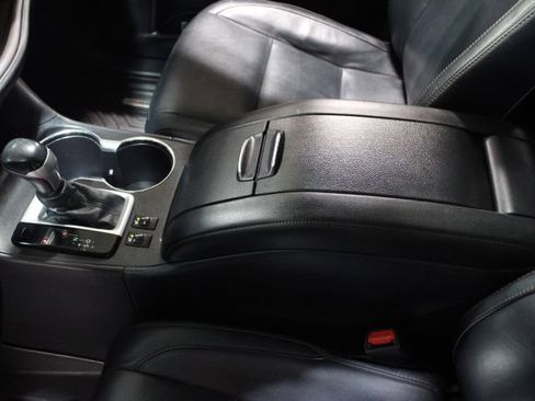 Used 2015 Toyota Highlander XLE image 32
