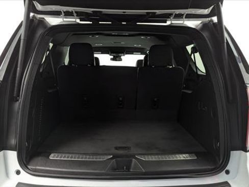 Used 2023 Chevrolet Suburban Premier image 18