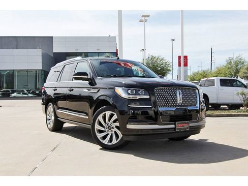 Used 2024 Lincoln Navigator Premiere image 1