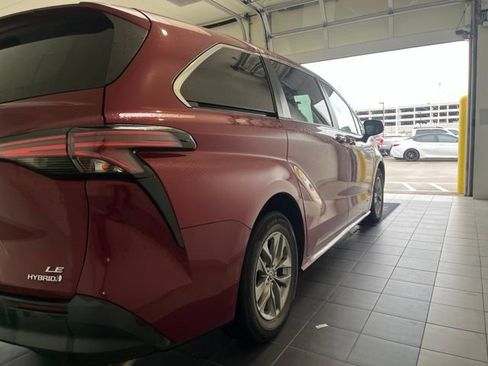 Used 2021 Toyota Sienna LE FWD image 7
