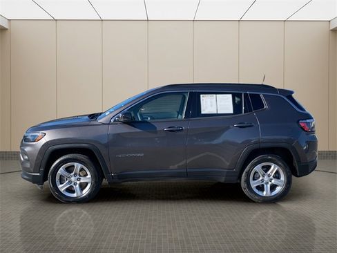 Used 2024 Jeep Compass Latitude image 2