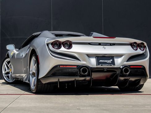 Used 2022 Ferrari F8 Tributo image 7