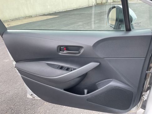 Used 2025 Toyota Corolla LE image 20