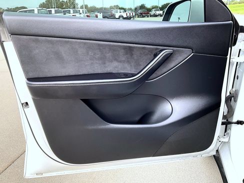 Used 2021 Tesla Model Y Long Range AWD/4WD image 9
