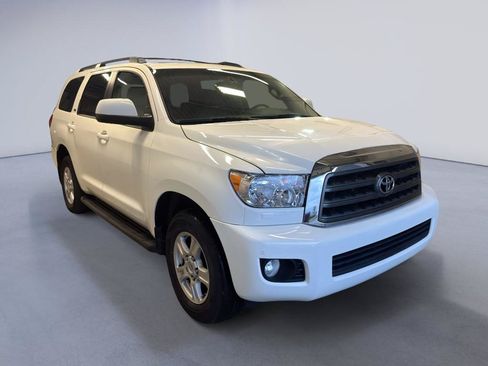 Used 2016 Toyota Sequoia SR5 w/ Premium Package AWD/4WD image 1