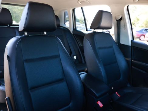 Used 2016 Volkswagen Tiguan S image 16