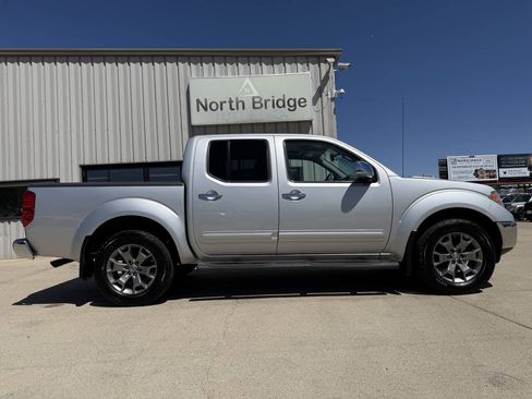 Used 2019 Nissan Frontier SL AWD/4WD image 27